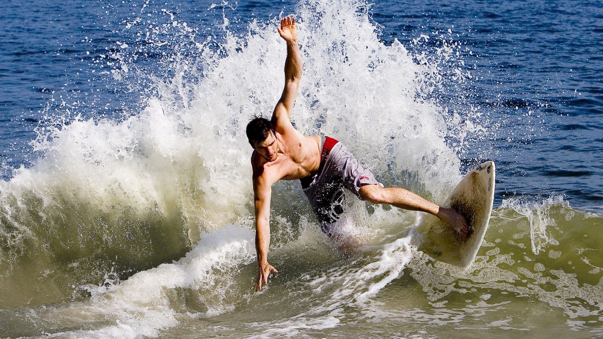 水球比赛韩国女队精神可嘉，水球比赛韩国女队精神可嘉视频